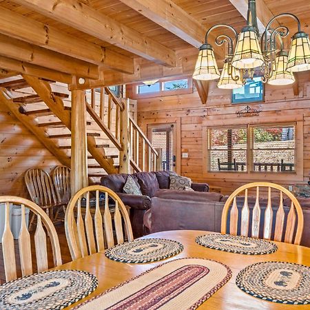 Bearfoot Pines - True Log Cabin - Wi-Fi, Hot Tub, Fishing, Deck With Views! - Mins To Pf Sevierville Dış mekan fotoğraf