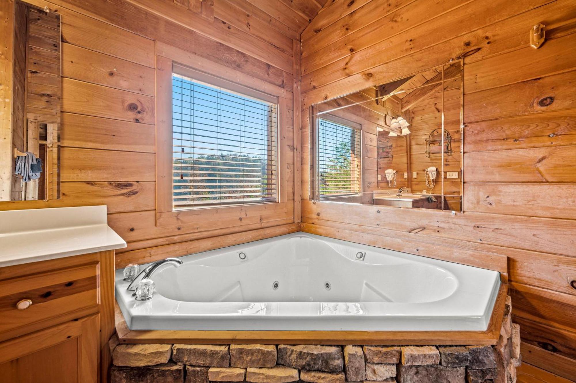 Bearfoot Pines - True Log Cabin - Wi-Fi, Hot Tub, Fishing, Deck With Views! - Mins To Pf Sevierville Dış mekan fotoğraf