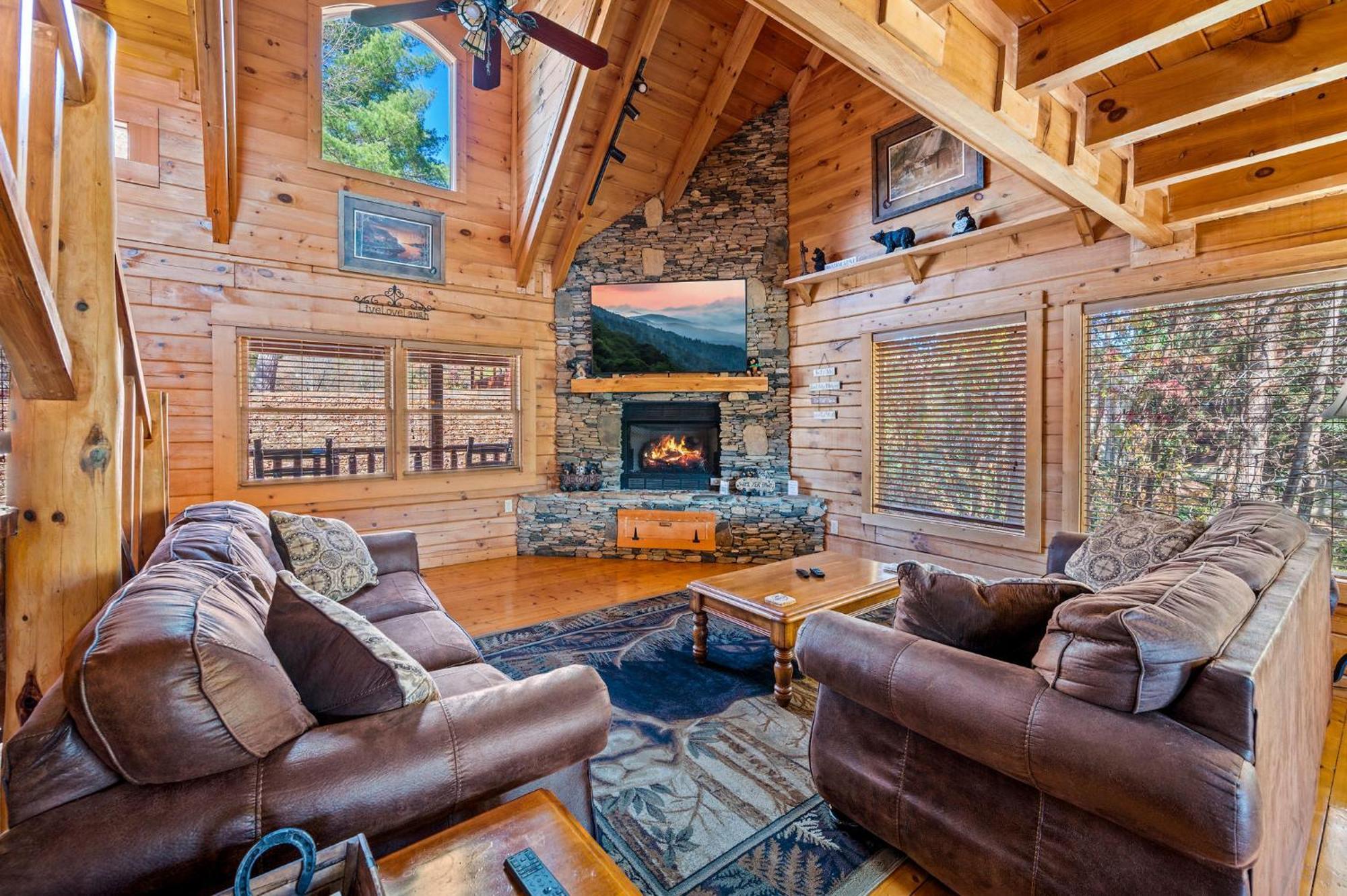 Bearfoot Pines - True Log Cabin - Wi-Fi, Hot Tub, Fishing, Deck With Views! - Mins To Pf Sevierville Dış mekan fotoğraf