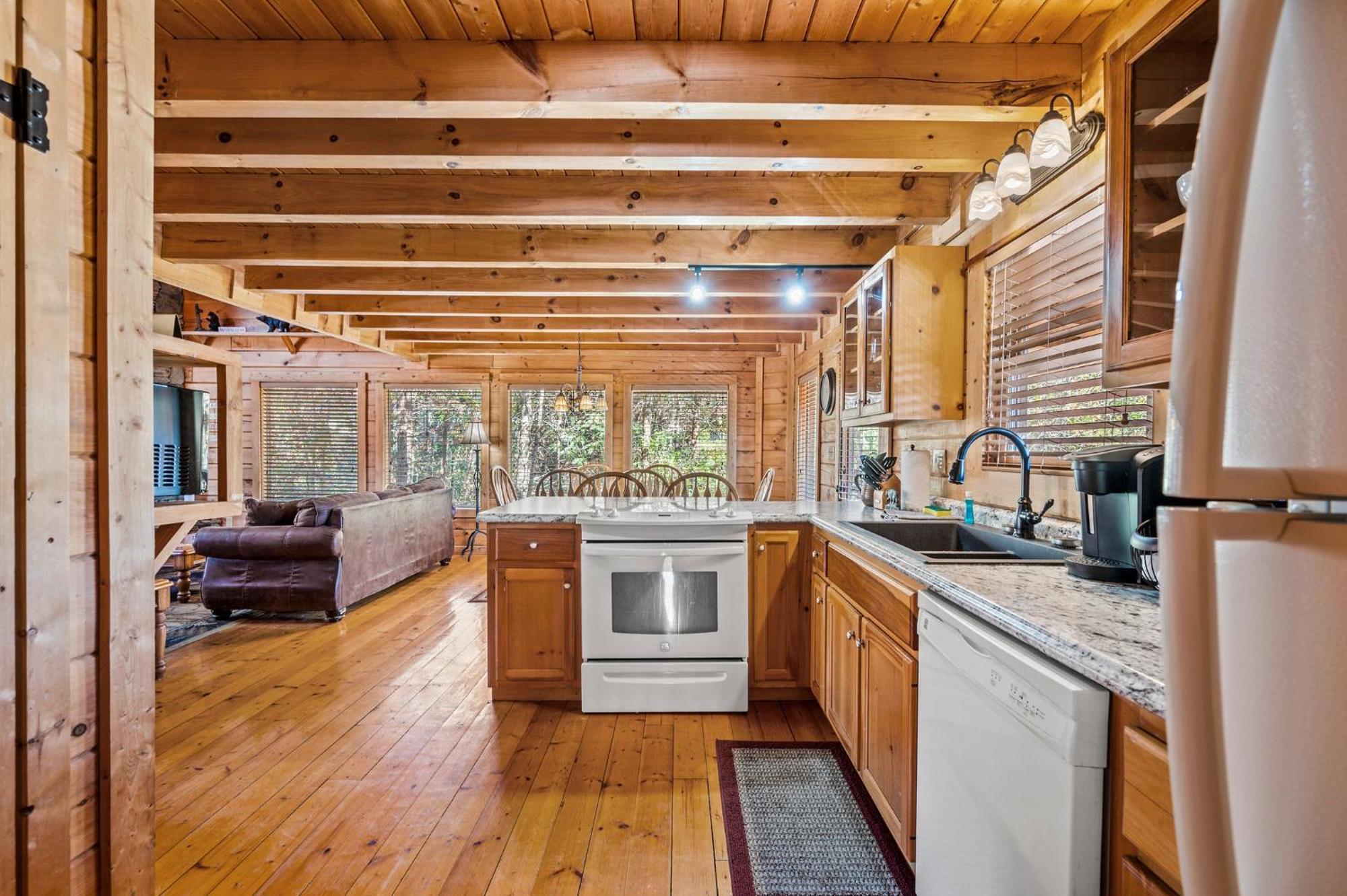 Bearfoot Pines - True Log Cabin - Wi-Fi, Hot Tub, Fishing, Deck With Views! - Mins To Pf Sevierville Dış mekan fotoğraf