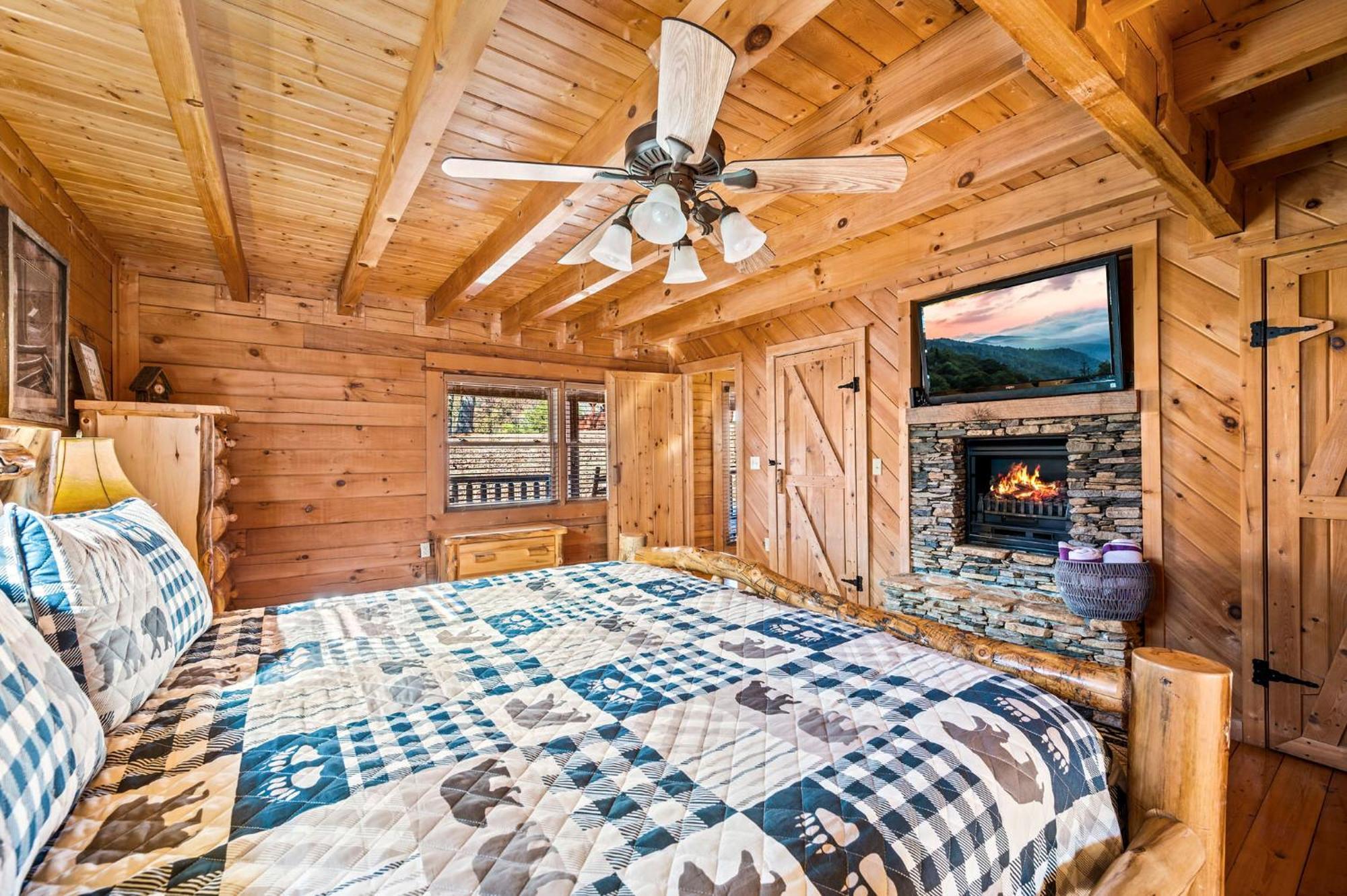 Bearfoot Pines - True Log Cabin - Wi-Fi, Hot Tub, Fishing, Deck With Views! - Mins To Pf Sevierville Dış mekan fotoğraf
