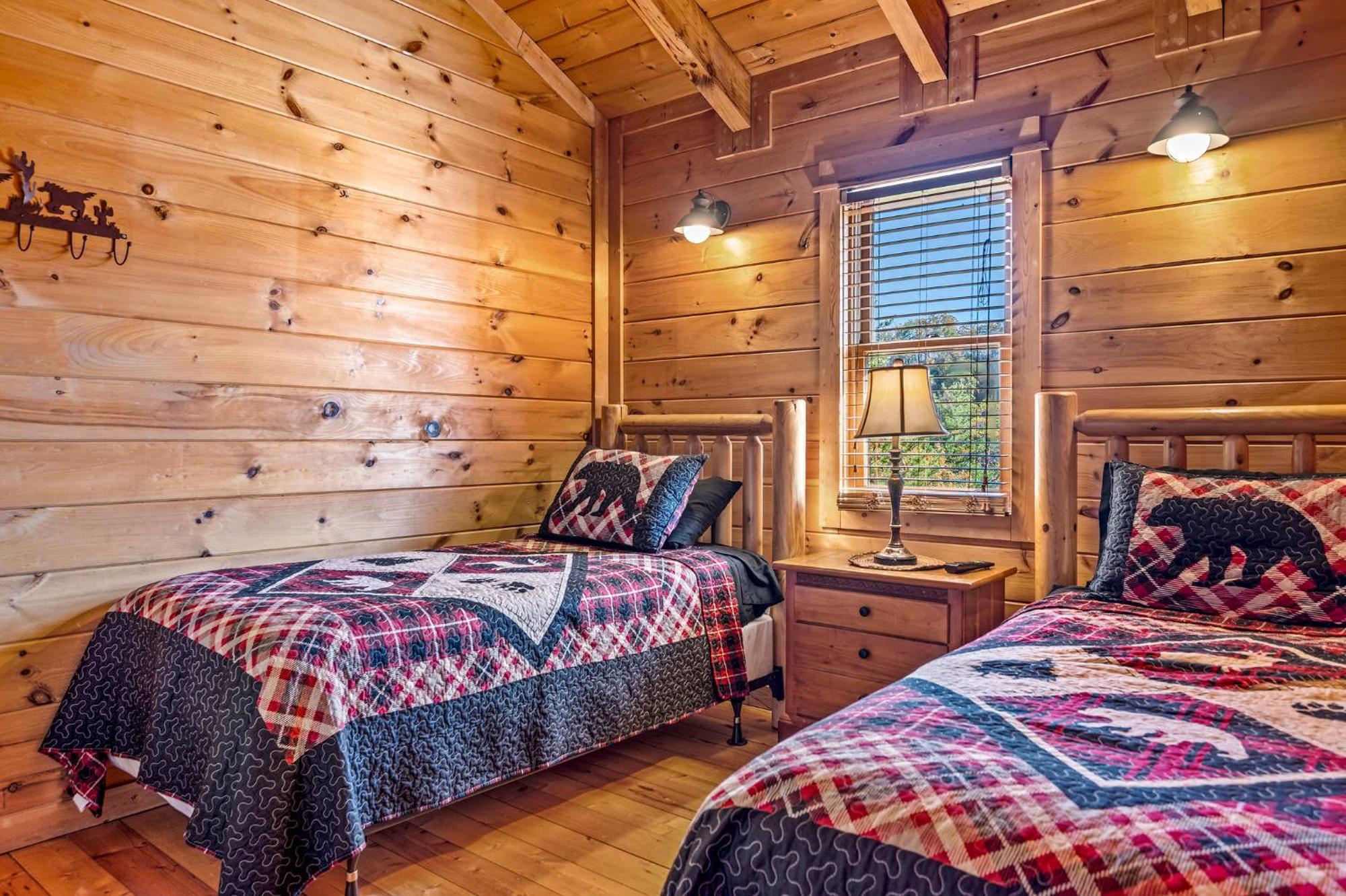 Bearfoot Pines - True Log Cabin - Wi-Fi, Hot Tub, Fishing, Deck With Views! - Mins To Pf Sevierville Dış mekan fotoğraf