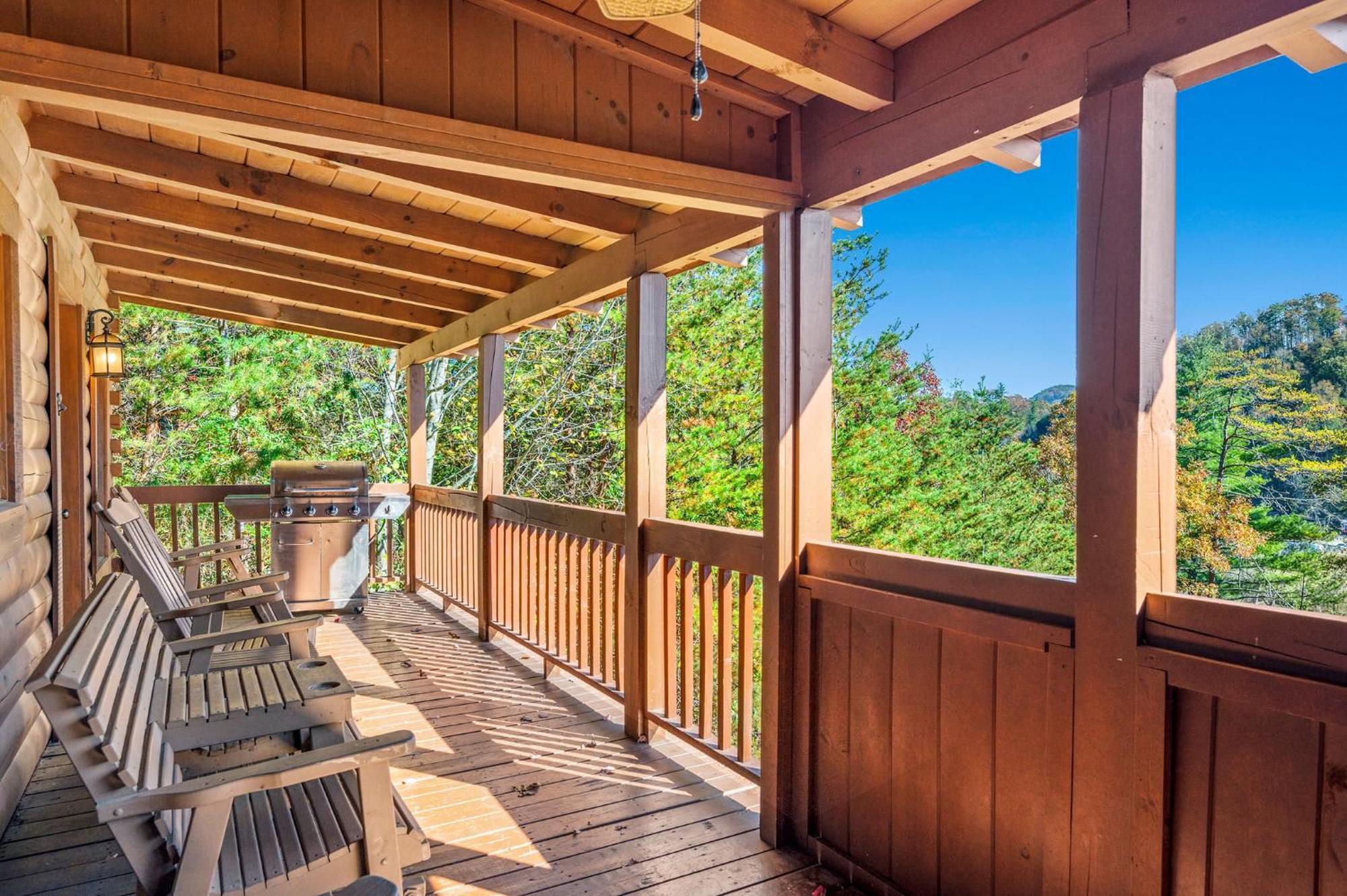 Bearfoot Pines - True Log Cabin - Wi-Fi, Hot Tub, Fishing, Deck With Views! - Mins To Pf Sevierville Dış mekan fotoğraf