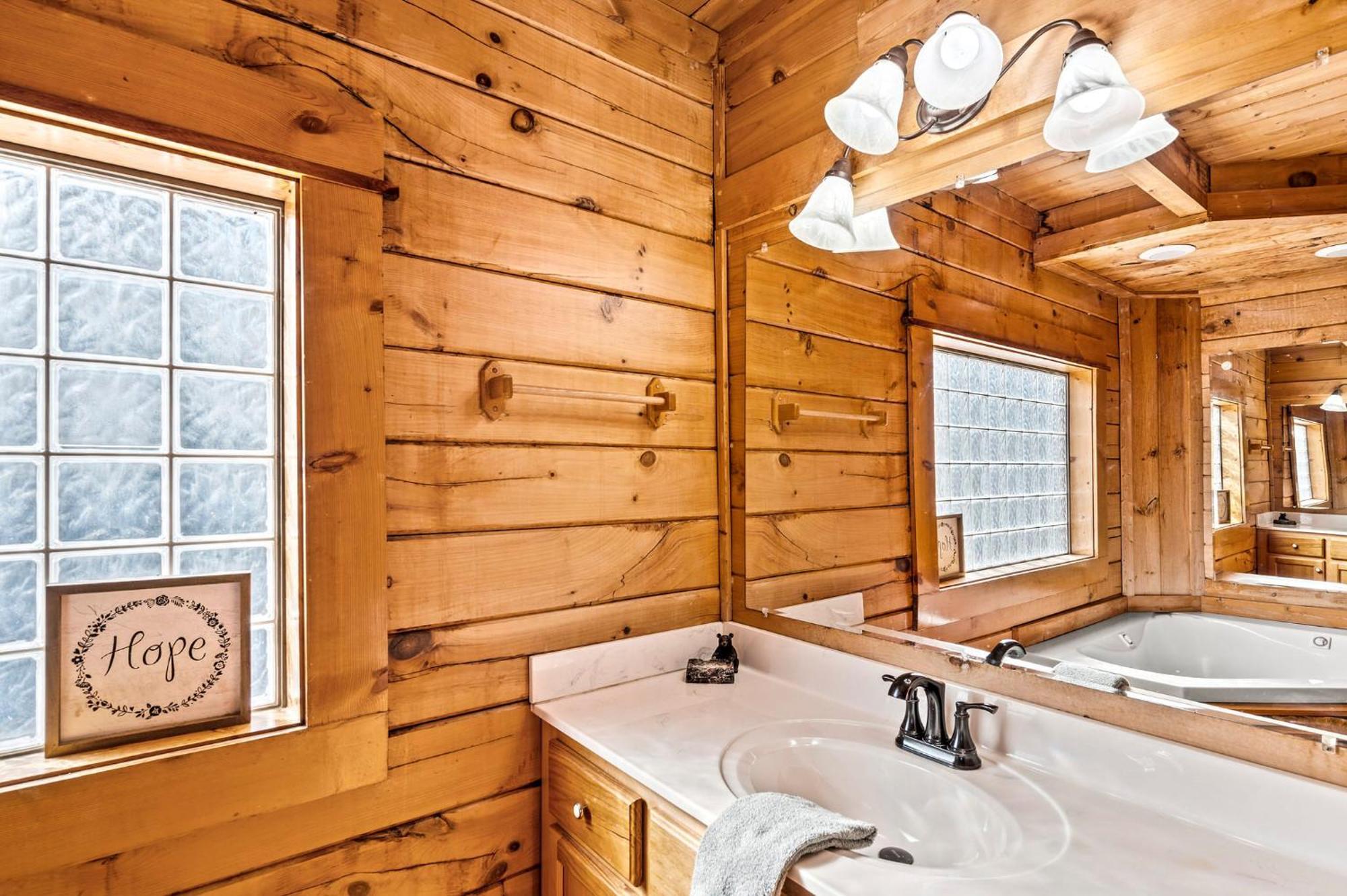 Bearfoot Pines - True Log Cabin - Wi-Fi, Hot Tub, Fishing, Deck With Views! - Mins To Pf Sevierville Dış mekan fotoğraf
