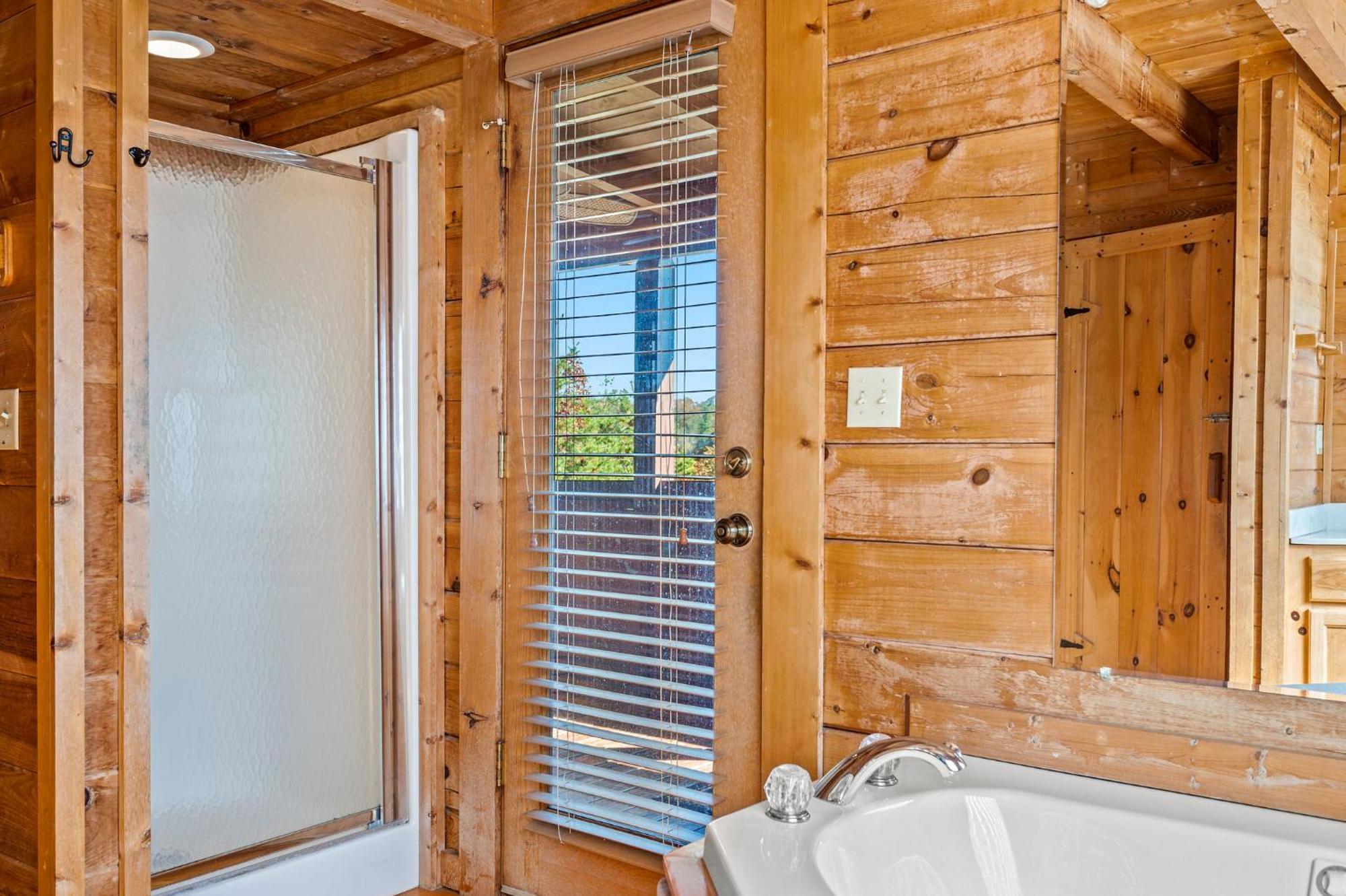 Bearfoot Pines - True Log Cabin - Wi-Fi, Hot Tub, Fishing, Deck With Views! - Mins To Pf Sevierville Dış mekan fotoğraf