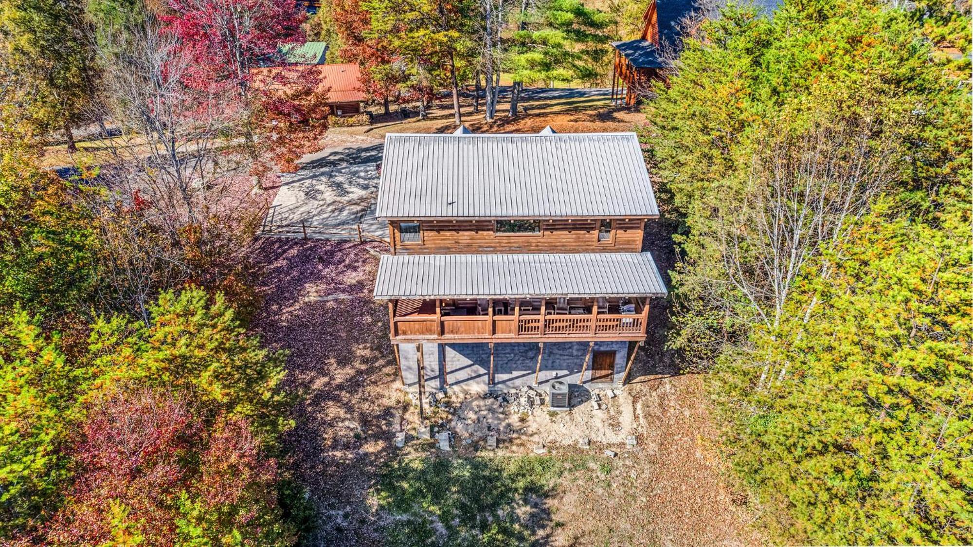 Bearfoot Pines - True Log Cabin - Wi-Fi, Hot Tub, Fishing, Deck With Views! - Mins To Pf Sevierville Dış mekan fotoğraf