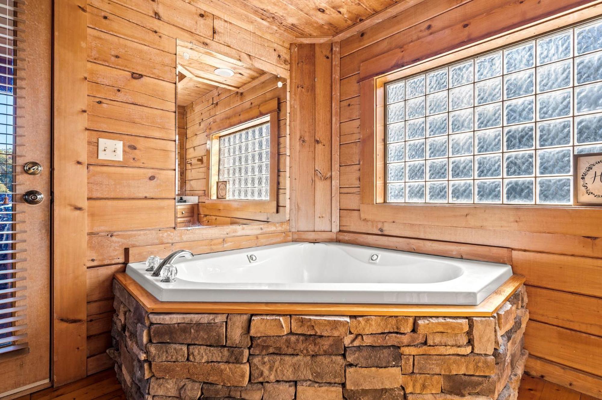 Bearfoot Pines - True Log Cabin - Wi-Fi, Hot Tub, Fishing, Deck With Views! - Mins To Pf Sevierville Dış mekan fotoğraf