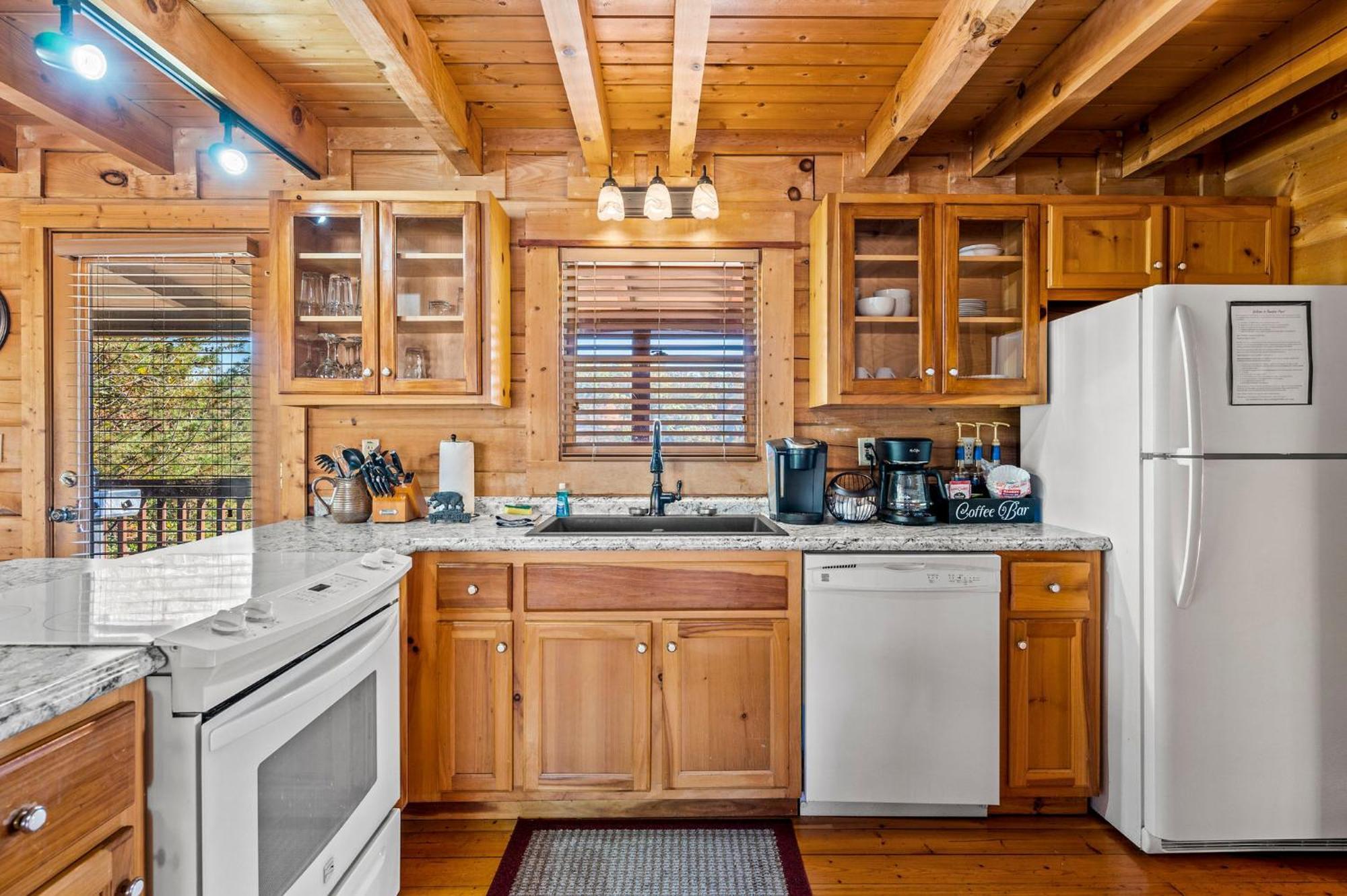 Bearfoot Pines - True Log Cabin - Wi-Fi, Hot Tub, Fishing, Deck With Views! - Mins To Pf Sevierville Dış mekan fotoğraf